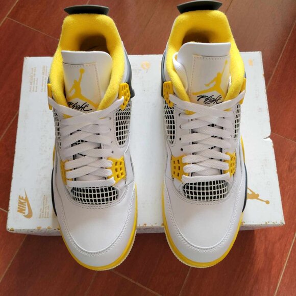 Womens Jordan 4 Retro - Vivid Sulfur - Picture 4 of 7